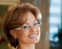 Hospitalite russe et relations sociales - femme russe accueillante