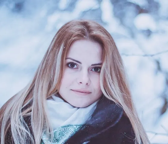 Femme russe reflexive - comprendre le divorce en Russie