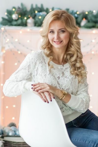 [ru]Юлия[/ru][fr]Yuliya[/fr]