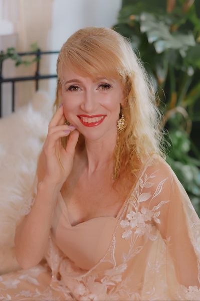 [ru]Ирина[/ru][fr]Irina[/fr]